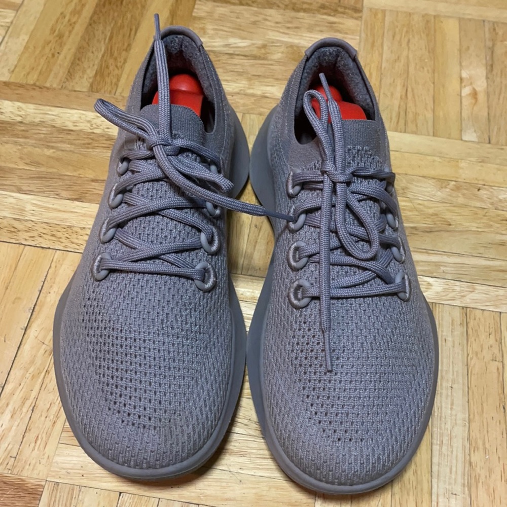 Men running sneakers size 9.5